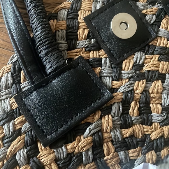 NWT Round Straw Bag - Picture 7 of 10